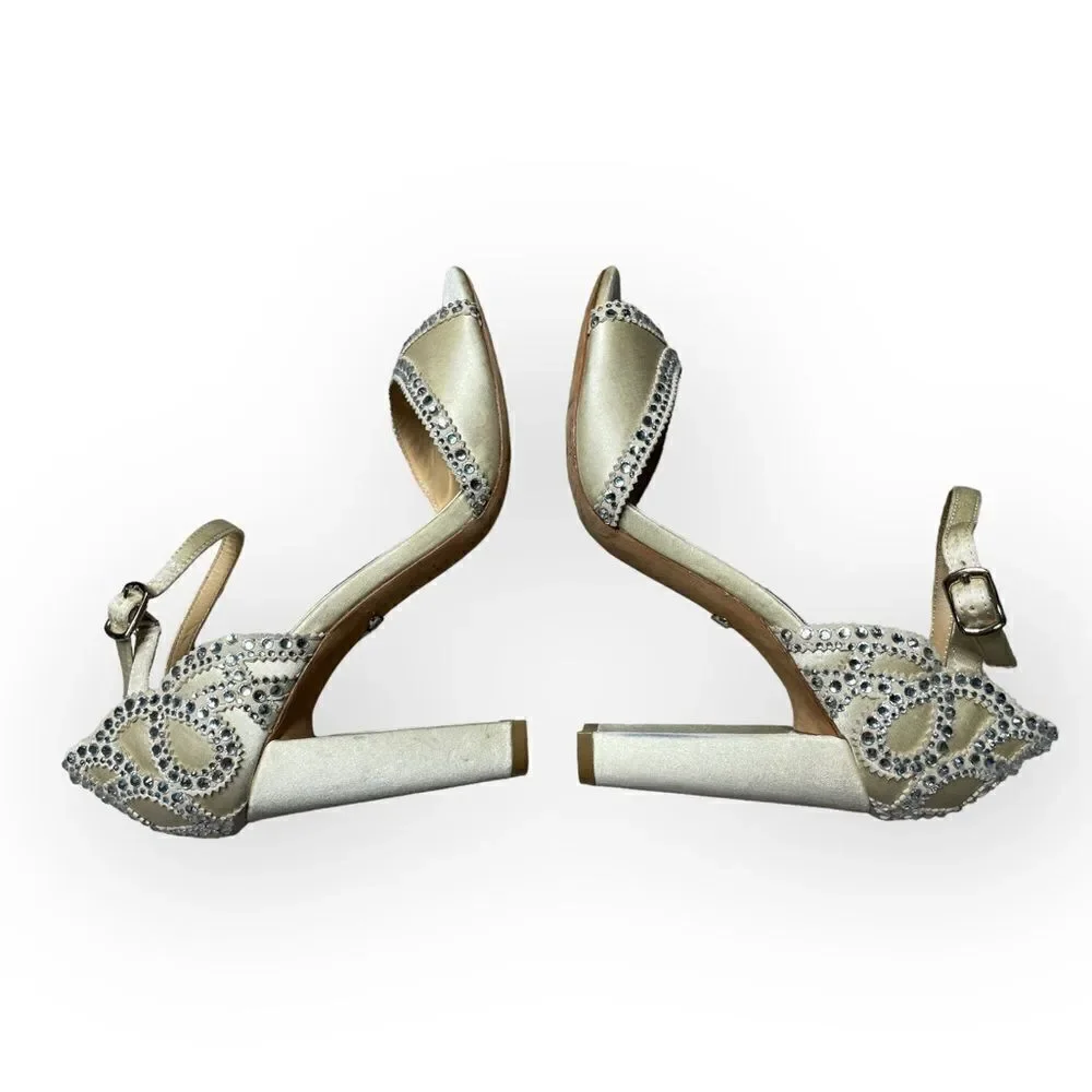 $225 Badgley Mischka Womens Ivory Crystal Embellished Block Heel Shoe Size US 5